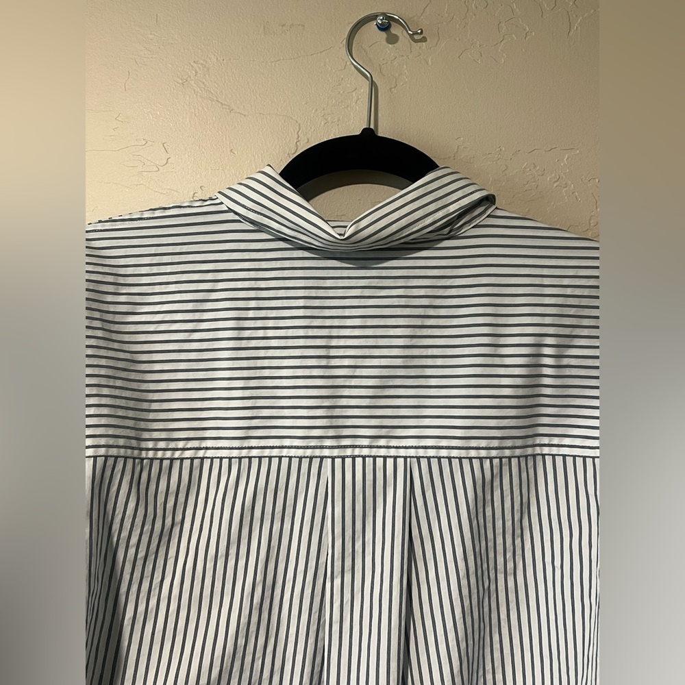 Athleta Midday Cropped Poplin Shirt Repose Navy Stripe Size M - Picture 11 of 14